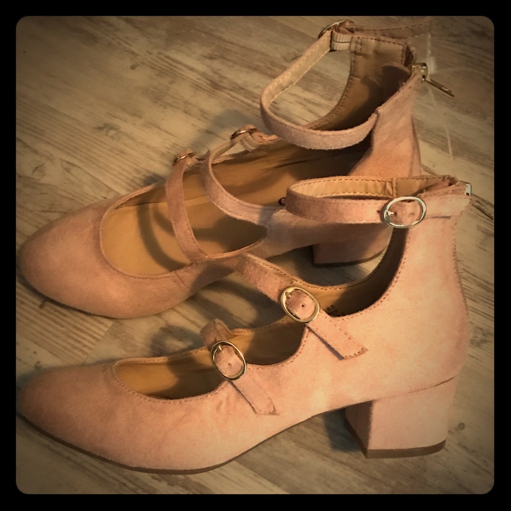 BNWT! ZIGI SOHO blush suede heels
SZ. 6.5 & SZ. 10